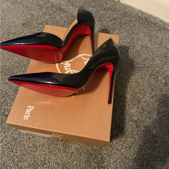Gently loved Iriza 100 Patent Leather Louboutins - Picture 5 of 8